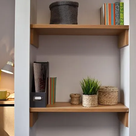 For Students Only - Algernon Firth In Appartement *