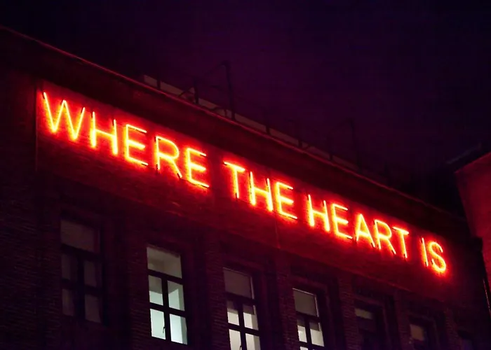 For Students Only - Algernon Firth In Appartement